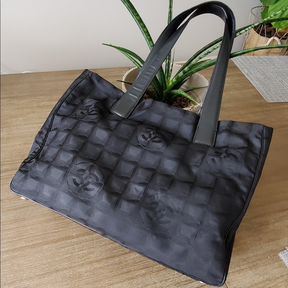 CHANEL Handbags - Authentic Chanel tote in Nylon